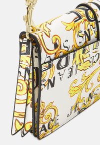 Versace Jeans Couture RANGE WALLET - Portafoglio - white/gold-coloured