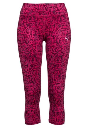 Legginsy sportowe z wysokim stanem, krótkie, z różowo-czarnym pikselowym wzorem i małym białym logo Puma na prawym udzie.