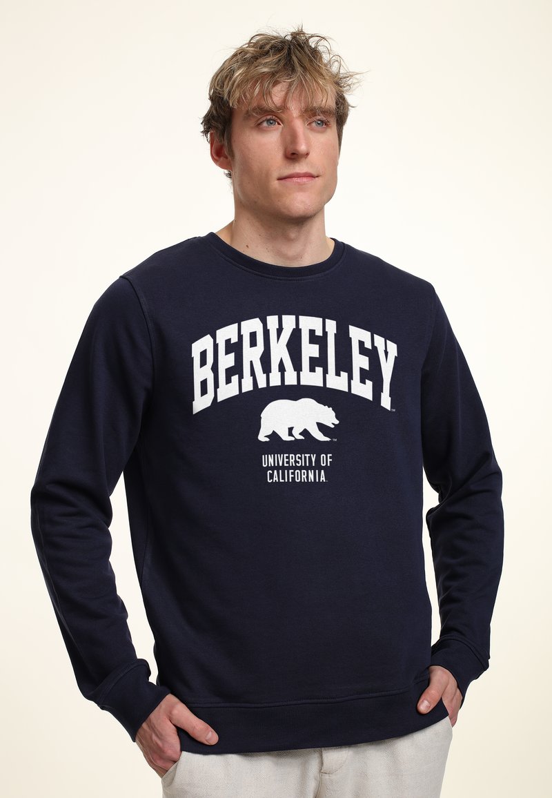 Felpa blu navy in cotone, con collo a girocollo, polsini a coste e un design con la scritta "BERKELEY" e un grafiche di un orso in bianco.