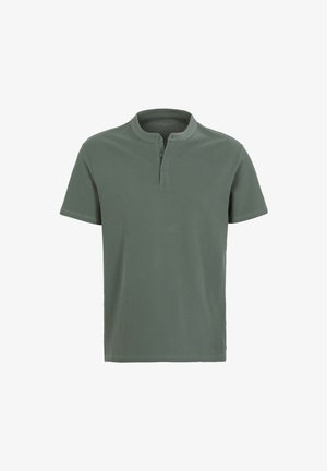 Kurzarm-Henley-Shirt aus olivgrünem Baumwollstoff, mit Rundhalsausschnitt, Drei-Knopf-Leiste und einer glatten, weichen Textur.
