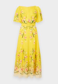 Robe midi jaune avec manches volantées, présentant un imprimé floral rose et vert et une taille ajustée.