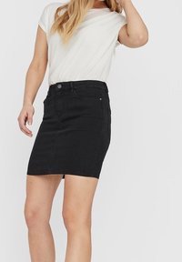 Vero Moda Falda vaquera - black