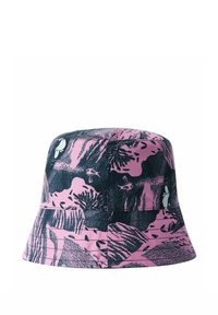 Czapka typu bucket w ciemnoniebieskim i różowym wzorze z rybami oraz abstrakcyjnymi kształtami; wykonana z materiału o miękkiej fakturze i przeszyciach.