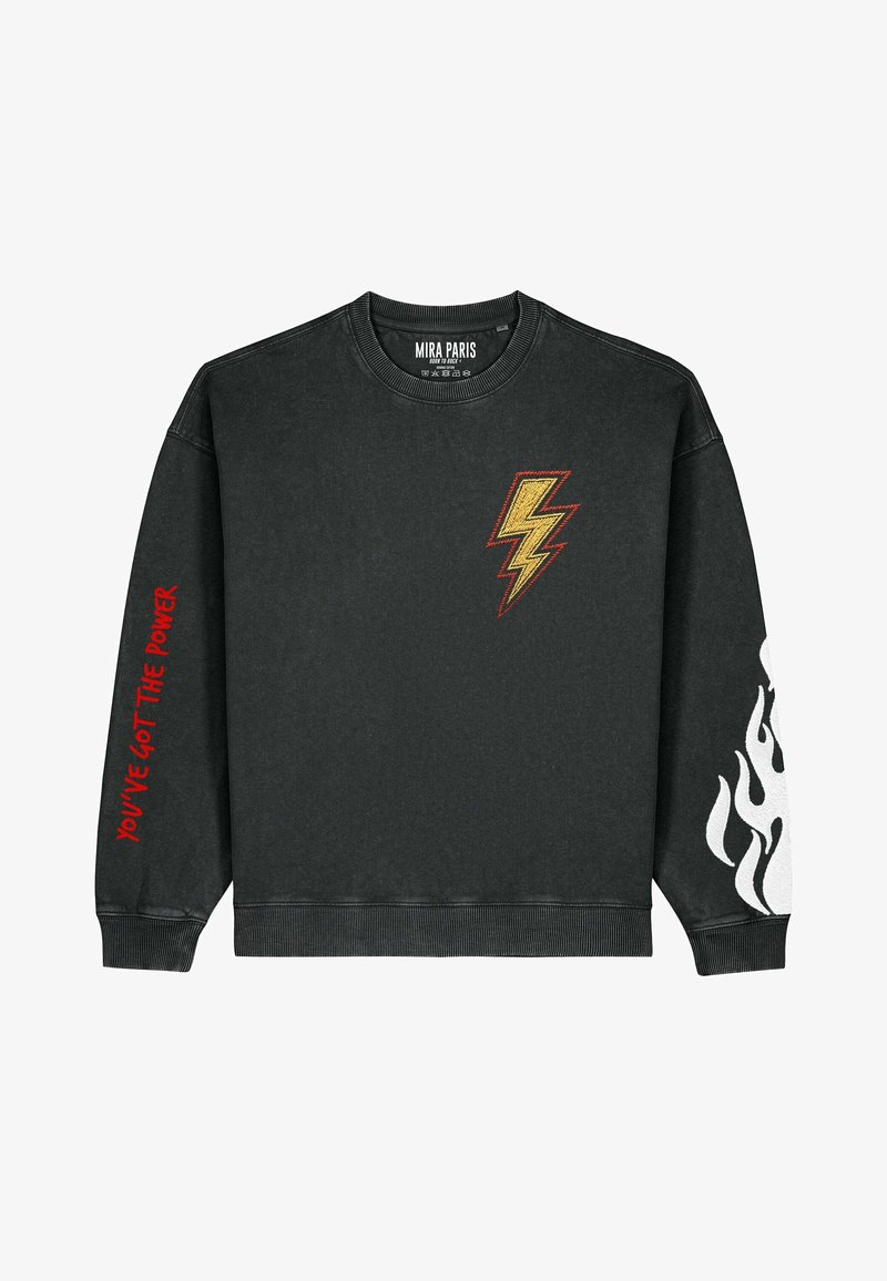 Felpa nera con ricamo di un fulmine giallo sul petto, testo rosso con la scritta "YOU'VE GOT THE POWER" e grafiche di fiamme bianche sulla manica.