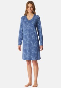 Blaues Nachthemd mit langen Ärmeln, V-Ausschnitt, weißem Blumenmuster und lockerer Passform, aus weichem Stoff für besonderen Komfort.