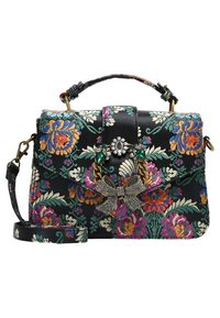 Torebka z haftem kwiatowym na czarnym satynowym tle. Posiada akcent w postaci biżuteryjnej kokardy, złote okucia oraz odpinany pasek na ramię.