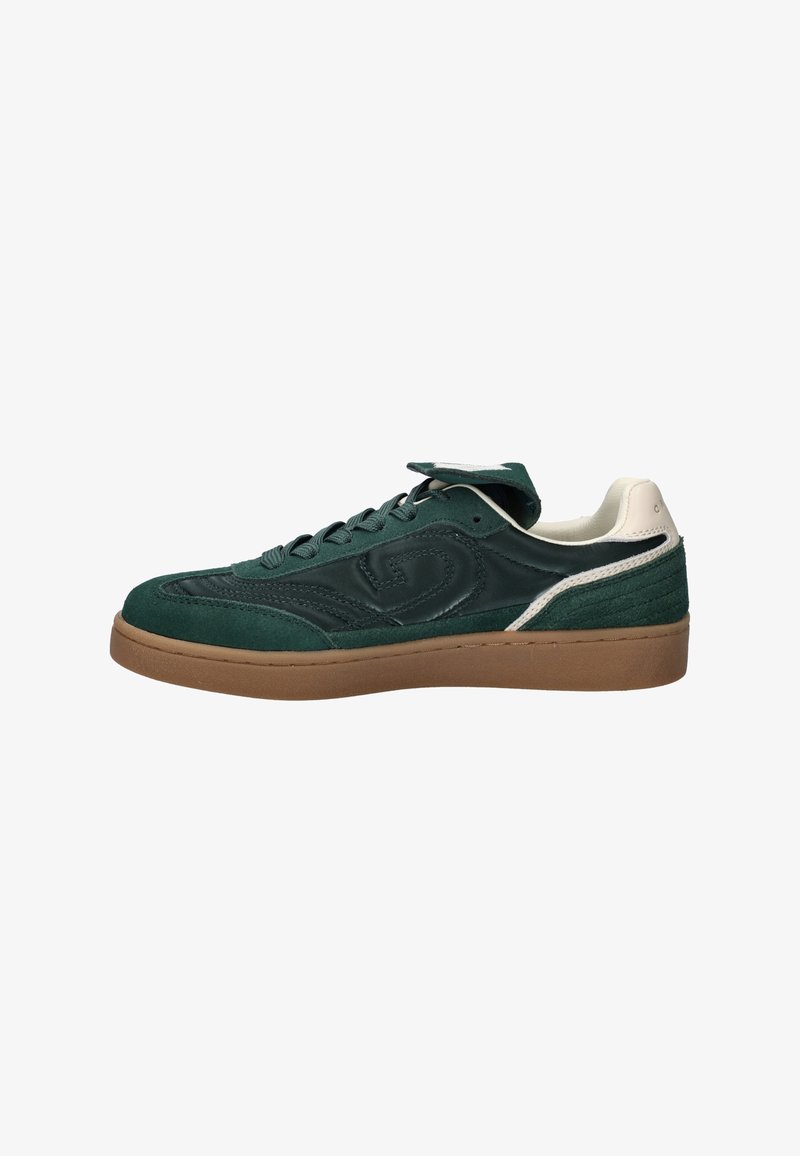 Groene suede en leren sneaker met een gumrubberen zool, voorzien van een gevoerde tong en contrasterende witte accenten. Klassiek laag ontwerp.