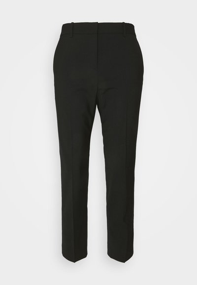 Pantalons noirs avec une coupe droite, une taille plate et des passants de ceinture. Tissu lisse avec une finition mate. Pas de motifs ou d'accents visibles.