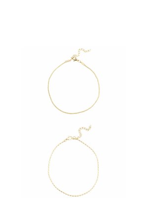 Goldene Armbandketten, eine mit einem feinen strukturierten Design, die andere mit runden Gliedern. Beide verfügen über Karabinerhaken und Verlängerungsketten.