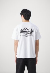 Levi's® VINTAGE FIT GRAPHIC - T-shirts print - white