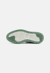 Jordan AIR JORDAN 1 ELEVATE - Joggesko - jade smoke/white/anthracite/sail
