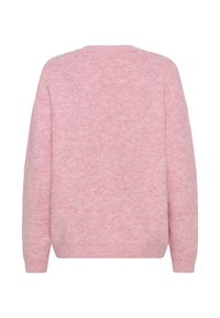 Pull en maille rose doux à manches longues avec poignets et ourlet côtelés, vu de dos sur un fond blanc.