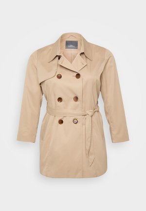 Manteau beige en trench avec un design croisé, grands parements et boutons marron. Doté d'une taille nouée et de manches longues. Texture de tissu lisse.