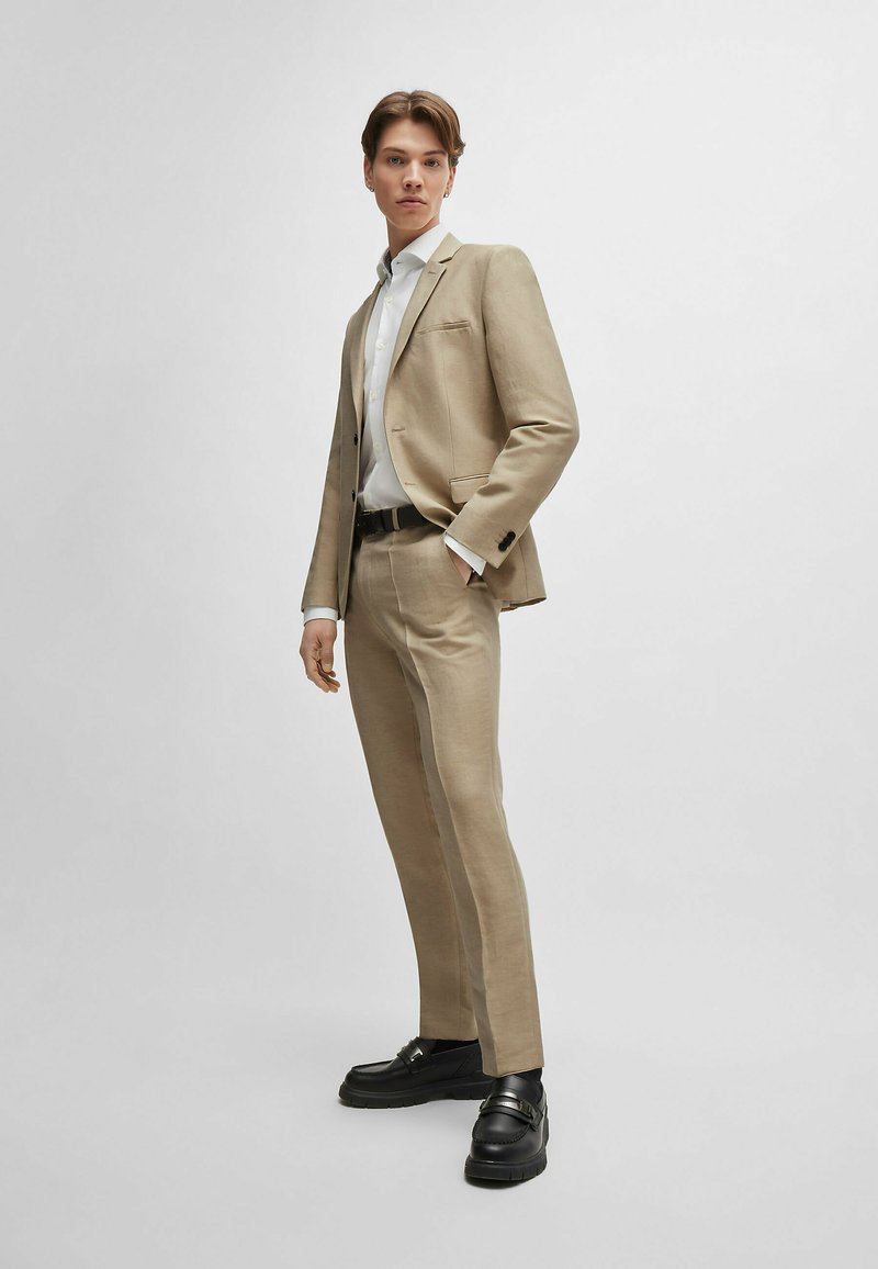 HUGO ARTI HESTEN SET Costume khaki five/beige ZALANDO.FR