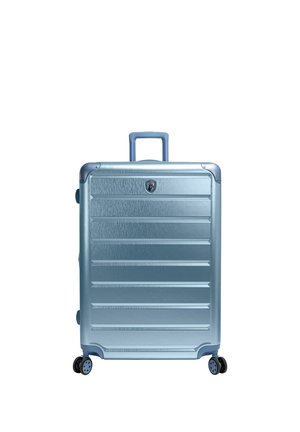 Valigia rigida argentata con quattro ruote e manico estensibile vista da davanti su sfondo bianco.