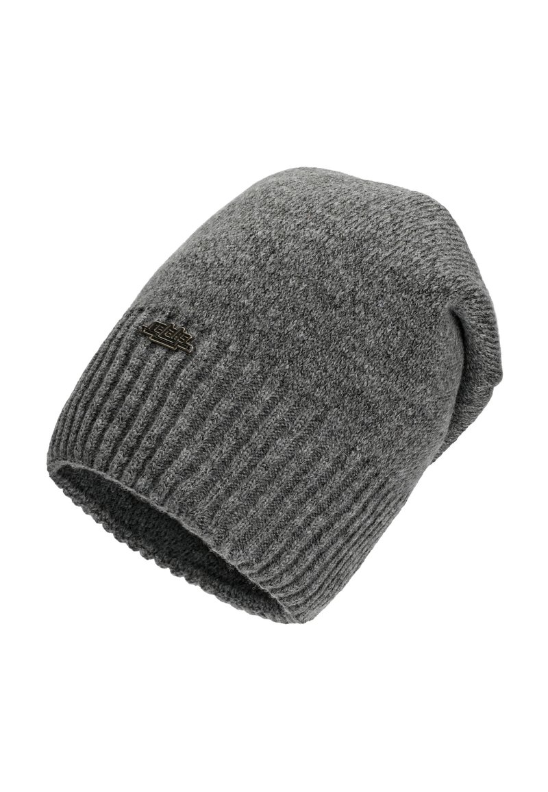 Grijze gebreide beanie muts met geribbelde textuur, slouchy ontwerp en een klein logo label aan de zijkant. Zacht, warm materiaal.