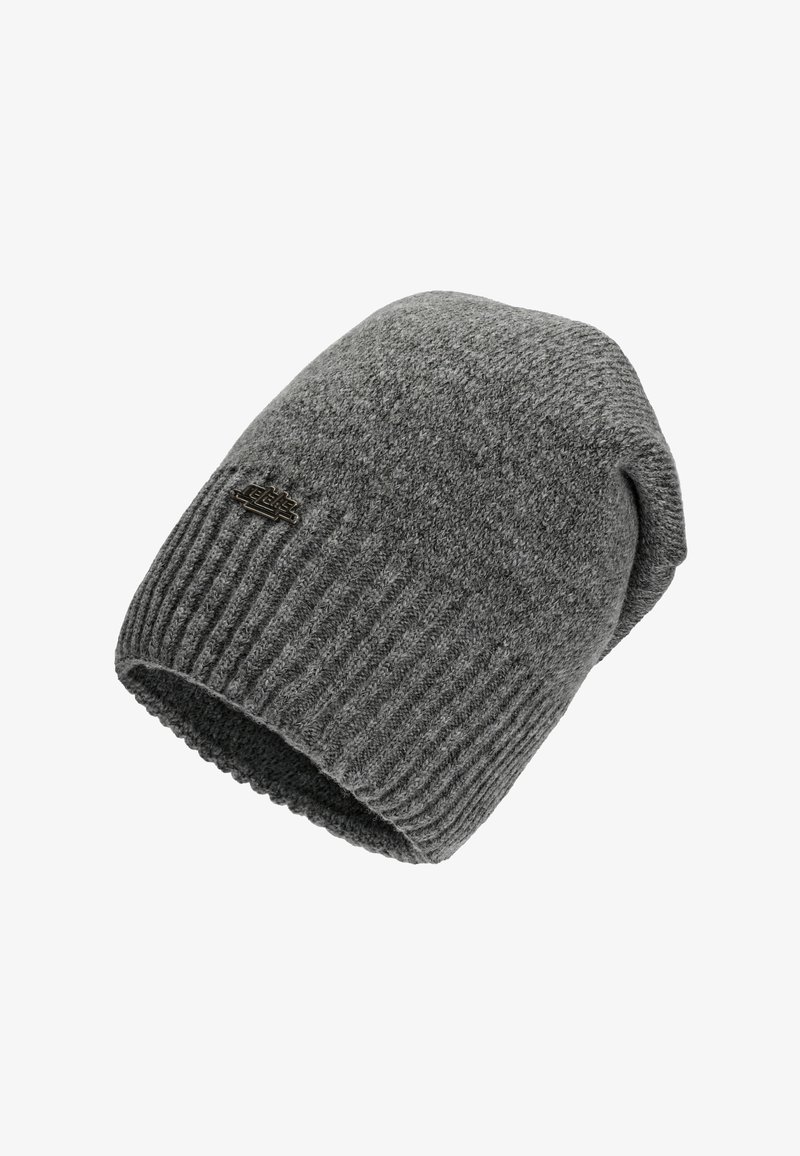 Grijze gebreide beanie muts met geribbelde textuur, slouchy ontwerp en een klein logo label aan de zijkant. Zacht, warm materiaal.