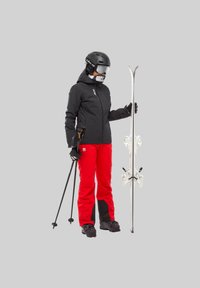 Vêtements de ski comprenant une veste imperméable noire, un pantalon rouge avec des accents noirs, des gants noirs et un équipement de ski, incluant des bâtons et des skis.