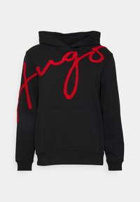 Schwarzer Hoodie aus Baumwolle mit großem roten, flauschigen "Hugo"-Schriftzug auf der Vorderseite, Kängurutasche sowie gerippten Bündchen und Saum.