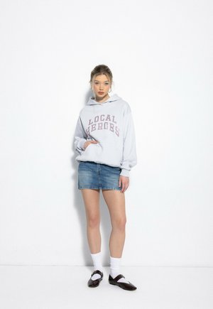 - Bluza z kapturem