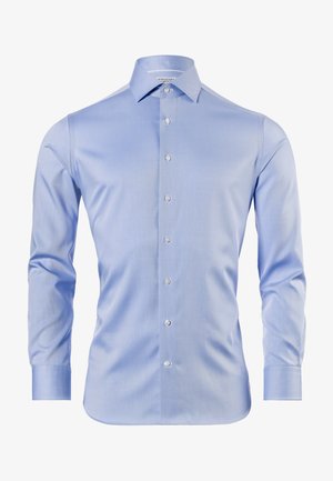 Lichtblauw overhemd met lange mouwen, gladde stof, klassieke kraag, voorste knoopsluiting met heldere knopen en enkele manchetten.