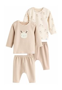 Sættet til spædbørn består af to dele; inkluderer en lys brun og beige stribet langærmet bluse med en kanin-applikation og ensfarvede beige bukser.