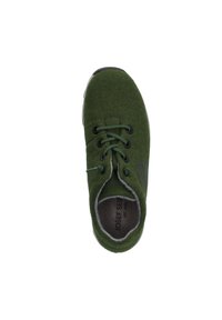 Scarpa verde in feltro con lacci neri, rivestimento interno grigio, forma arrotondata e superficie testurizzata. Logo impresso di lato.
