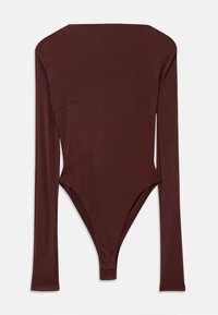 Selected, burgundy