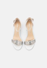 Blue by Betsey Johnson Σανδάλια - ivory