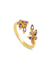 Guldtonad ring med en blommönster design prydd med lila ädelstenar, inklusive marquise- och runda former, vilket ger textur och detaljer.