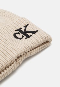 Calvin Klein Jeans SEASONAL POM POM BEANIE - Berretto - birch