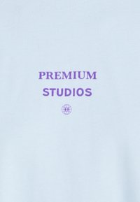 Jack & Jones PREMIUM JPRBLAHARVEY INFO TEE CREW NECK UNISEX - Nyomott mintás póló - baby blue