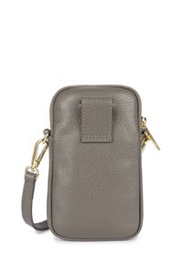 Borsa a tracolla in pelle grigia con superficie testurizzata, forma rettangolare, hardware dorato e chiusura con zip. Presenta una tracolla staccabile.
