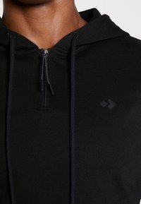 Even&Odd active Jersey con capucha - black