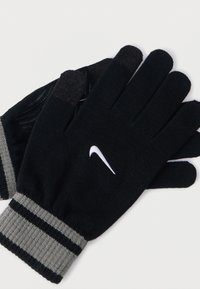 Fekete kötött kesztyűk szürke mandzsettával és fekete ujjvégekkel, egyik kesztyű hátoldalán fehér Nike logóval.