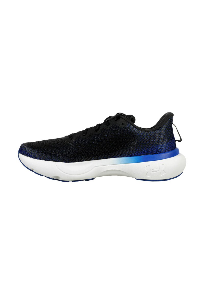 Zapatilla deportiva negra con una suela de degradado azul y una entresuela blanca, que presenta un tejido texturizado en la parte superior y un sistema de cordones.