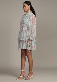 Lace Beads RANDEE Freizeitkleid sage green/hellgrün Zalando