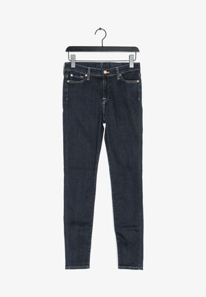 Jeans skinny in denim blu scuro con una texture liscia, dotati di tasche anteriori e posteriori, chiusura con bottone e dettagli di cuciture dorate.