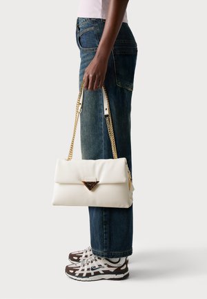 LARGE SOFT PUFF - Torba čez telo - bone