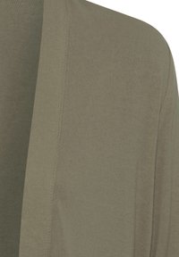 Olivgrüne Strickjacke aus geripptem Stoff. Verfügt über ein offenes Design mit glatter Textur und Stichdetails entlang der Kanten.