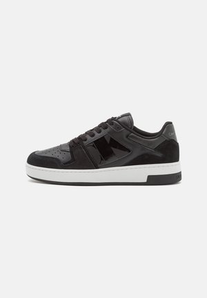 Trainers - black