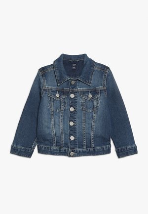 Veste en denim bleu pour enfants avec fermeture à boutons sur le devant, deux poches poitrine à rabat et col classique, posée à plat sur fond blanc.