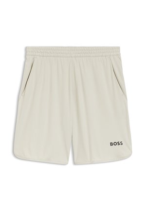 Beżowe szorty sportowe z elastycznym pasem, bocznymi kieszeniami oraz widocznym czarnym logo na dolnej lewej stronie. Gładka, lekka tkanina.