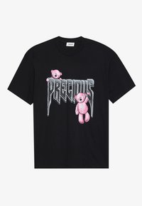 T-shirt in cotone nero con grafica di orsetti rosa e testo audace "PRECIOUS" in stile argento usurato. Maniche corte e colletto rotondo.