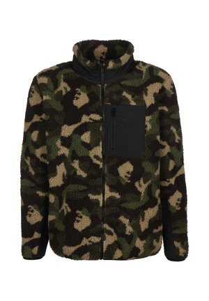 Fleecetröja med kamouflagemönster i mörkgrönt, brunt och beige. Har dragkedja och en svart ficka på vänstra bröstet.