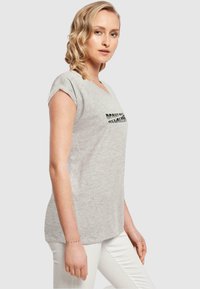 Merchcode RECKLESS - T-shirts med print - heather grey