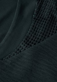 Thumbnail Image 5