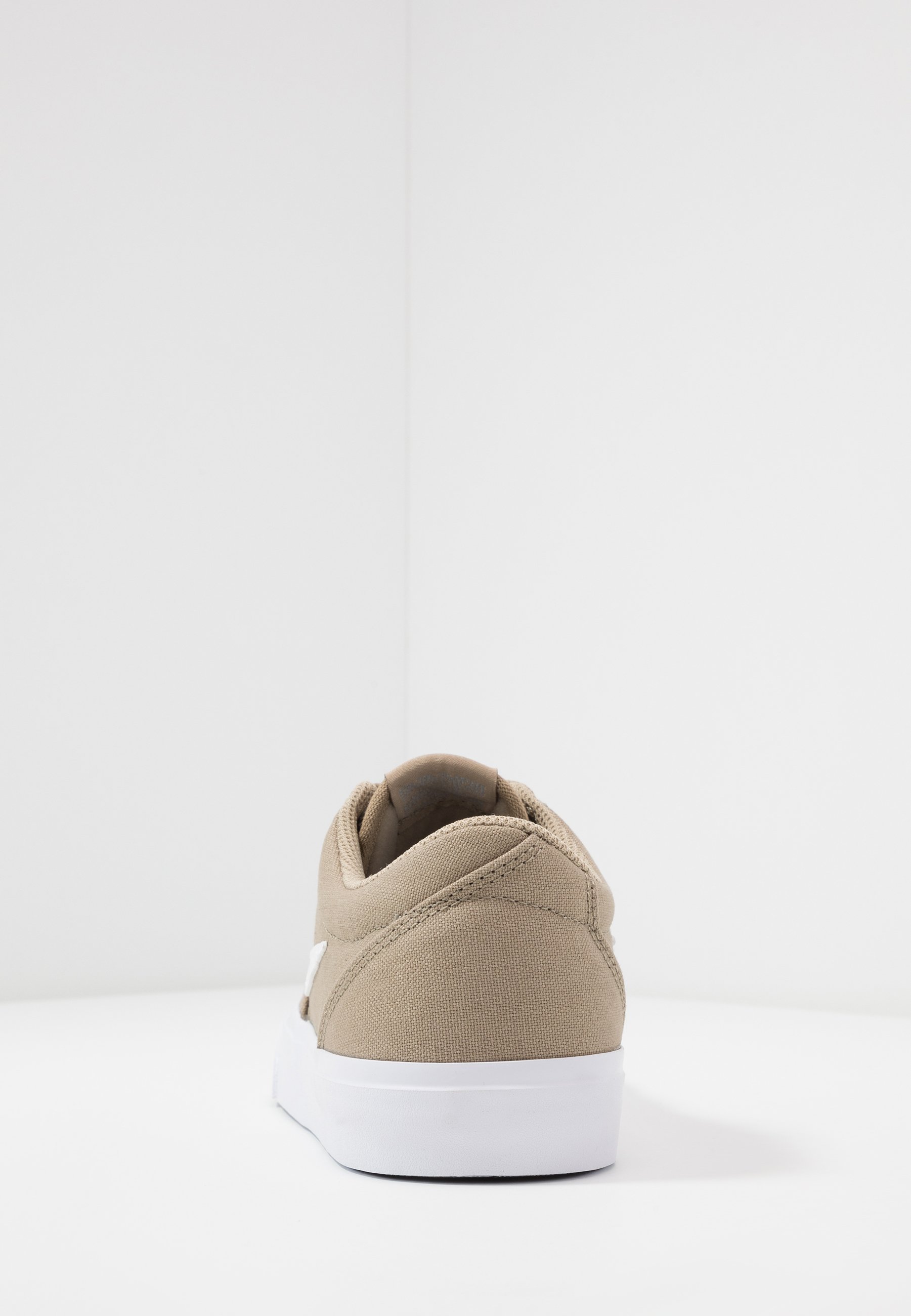 Nike SB CHARGE - Sneakers laag - khaki/white/obsidian mist/olijfgroen -  Zalando.nl