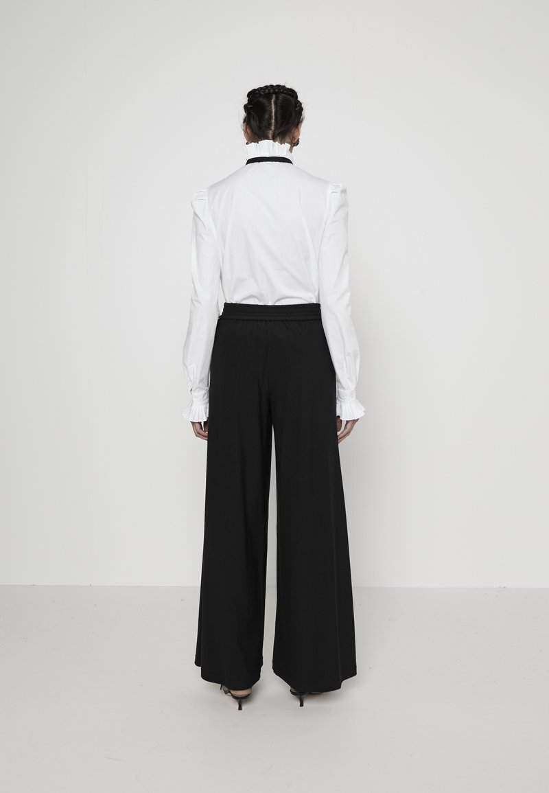 Damen Bekleidung | Alice + Olivia KENLEY PALAZZO PANT Stoffhose black/schwarz - HT84192 Damen Bekleidung | Alice + Olivia KENLEY PALAZZO PANT Stoffhose black/schwarz - HT84192