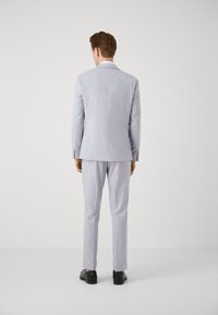 Isaac Dewhirst THE FASHION SUIT SET - Completo - lilac